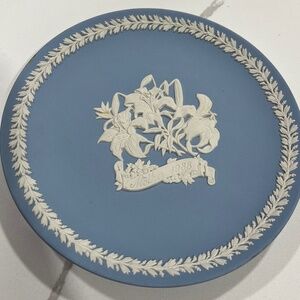 Wedgwood Mother’s Day 1988 Plate